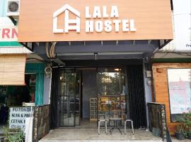 Lala Hostel，位于班达亚齐哈拉潘邦萨体育场附近的酒店