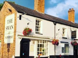 The Swan Inn Newport，位于纽波特的汽车旅馆