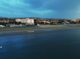 Hotel Internazionale，位于马洛塔的酒店