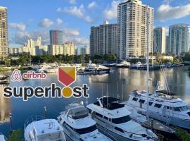 Yacht Club at aventura Amazing Marina view parking included，位于迈阿密的带泳池的酒店