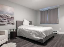 ENTIRE BACHELOR UNIT EN-SUITE UPTOWN WATERLOO - e5，位于滑铁卢的酒店