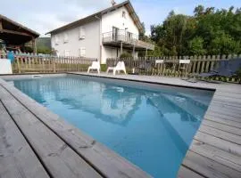 Appartement au calme avec vue et piscine au coeur du pays basque