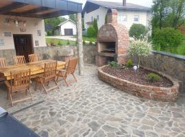 Apartma Miša, Tomo Ketiš sp，位于Prevalje的酒店