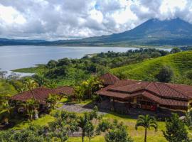 Pie in the Sky 3 Amazing Luxury Home with Lake and Volcano view，位于El Fosforo的度假屋