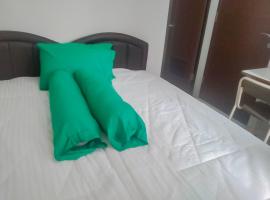 Colombus Residence Karawang Mitra RedDoorz，位于Telukjambe的酒店