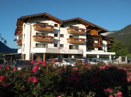 Hotel Flora Alpina，位于坎皮泰洛迪法萨的Spa酒店