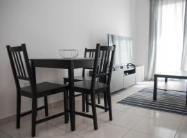 Renovated one bedroom apartment in Paphos with pool，位于Paphos的公寓