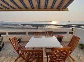 Superbe appartement avec terasse face à la mer，位于滨海布洛涅的海滩短租房