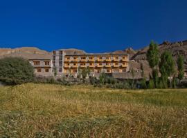 Hotel grand moonland，位于Lāmayūrū的酒店