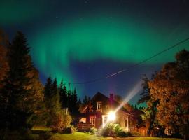 100 Years Old Norwegian Log House in Tromsø，位于特罗姆瑟的酒店