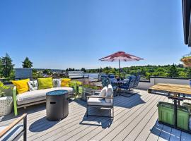 Seattle Retreat with Canal and Mountain Rooftop Views!，位于西雅图的酒店