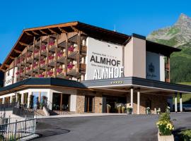 Hotel Almhof，位于加尔蒂维瑞滑雪缆车附近的酒店