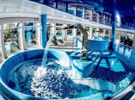 Tristan Hotel & SPA，位于凯蒂赖贝西的带按摩浴缸的酒店