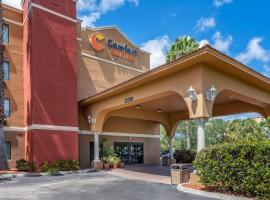 Comfort Suites Fort Pierce I-95，位于皮尔斯堡Southport Shopping Center附近的酒店