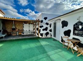 Azores Cow House，位于Calhetas的酒店