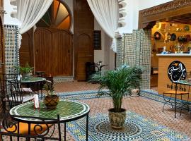 Riad & Café culturel BAB EL FAN，位于得土安的摩洛哥传统庭院