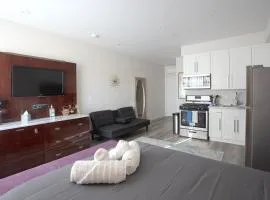 Luxurious Furnished Studio w Full Kitchen in SD