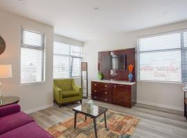 One Bedroom Apartment with Luxurious Furnitures，位于圣地亚哥巴尔博亚公园附近的酒店