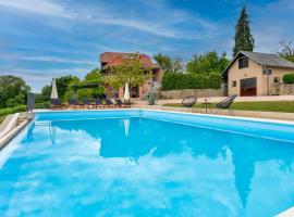 Cozy Home In Krasic With Outdoor Swimming Pool，位于Krašić的酒店