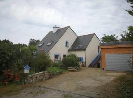 Agréable maison entre plage (900m) et forêt (600m)，位于圣卡勒吉勒多的酒店