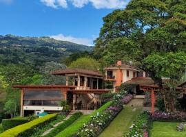 芬卡圣何塞机场芬卡帕拉伊索住宿加早餐旅馆，位于Birrí巴尔瓦火山附近的酒店