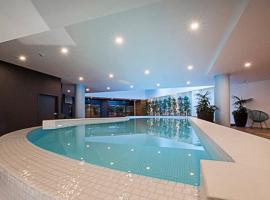 Luxe 2BR Executive Apartment Kingston Pool Parking WiFi BBQ Wine