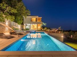 Luxury Villa Crystal Blue，位于斯韦蒂·斯特凡的度假屋