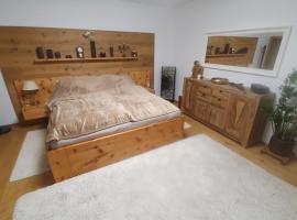 Apartment RADO 75m2 mit Garten und Terrasse，位于Winden am See的酒店