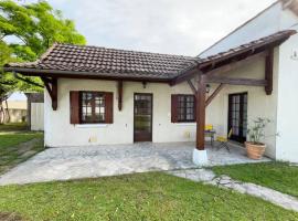 Gite Jeanroy a Cheerful 2 Bedroom Rural Gite，位于Saint-Martial-Viveyrol的酒店