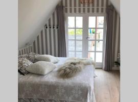 Penthouselejlighed med havneudsigt，位于凯特明讷的酒店