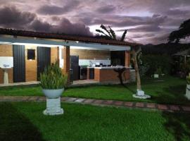 Inviting 14-Bed Villa in Toro Valle del Cauca，位于Toro的酒店