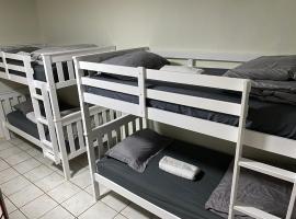 Single Size BOTTOM Bunk Bed - Mixed Shared ROOM，位于迈阿密的青旅