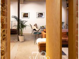 Studio73, Guesthouse met sauna，位于科特赖克的别墅