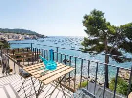 Precioso apartamento en primera línea de mar en Calella de Palafrugell