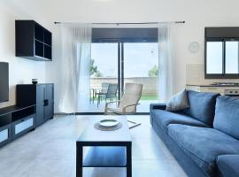 Luxury Living at Achziv Beach Apartment by Sea N' Rent，位于纳哈里亚的酒店