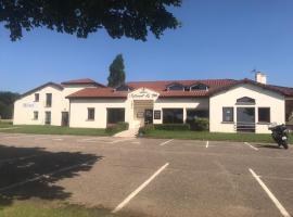 La Villa de l Embusade GUESTHOUSE，位于蓬塔穆松的酒店