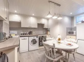 CENTRAL WINDSOR, 2 BEDROOM 2 BATHROOM, 5 MINUTES TO CASTLE