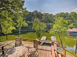 Private Fishing Dock Grand Lake Home，位于Eucha的酒店