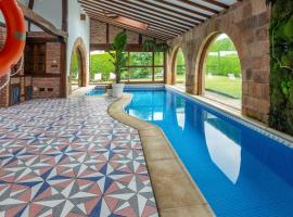 Luxury Villa Esmeralda，位于苏安塞斯的豪华酒店
