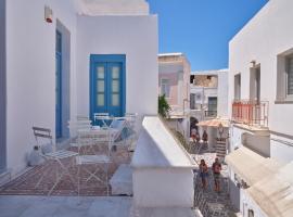 Retreat Paros - The Door Apartment，位于帕罗奇亚的自助式住宿