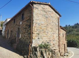 Casa do Linho 400 year old country cottage，位于奥莱罗斯的家庭/亲子酒店
