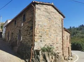 Casa do Linho 400 year old country cottage
