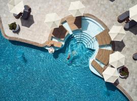 The Royal Blue a Luxury Beach Resort，位于帕诺尔莫斯雷斯蒙的精品酒店