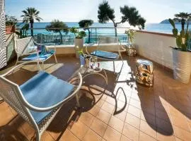 Luxury Beachfront Apartment Taormina Pool and Parking