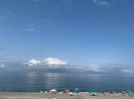 Gonio Beachfront Panorama，位于高尼奥的海滩短租房