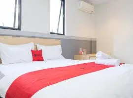 RedDoorz Plus near Taman Anggrek Mall