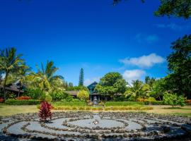 Lumeria Maui, Educational Retreat Center，位于Makawao的带泳池的酒店