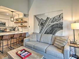 Contemporary Family Condo by Pineview Reservoir!，位于Huntsville的酒店
