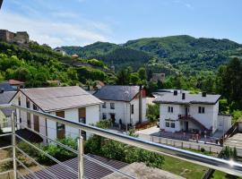 Apartman SUNCE，位于亚伊采的酒店
