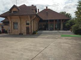 Motel restoran 011，位于姆拉代诺瓦茨的酒店